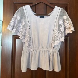 Daytrip Lace Sleeve Peplum Top Light Lavender Swiss Dot Women’s S